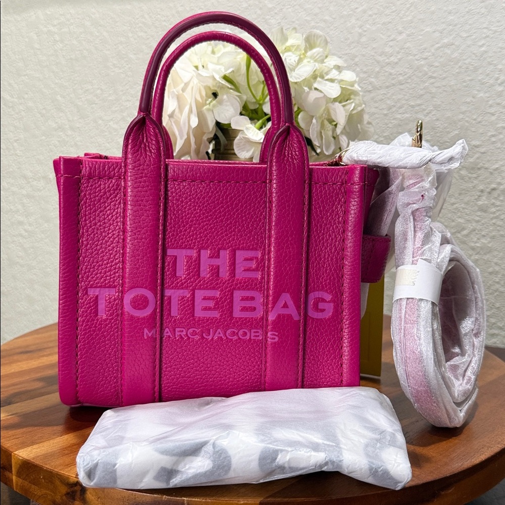Marc Jacobs The Leather Crossbody Mini Tote Bag In Lipstick Pink BNWT - Picture 10 of 13